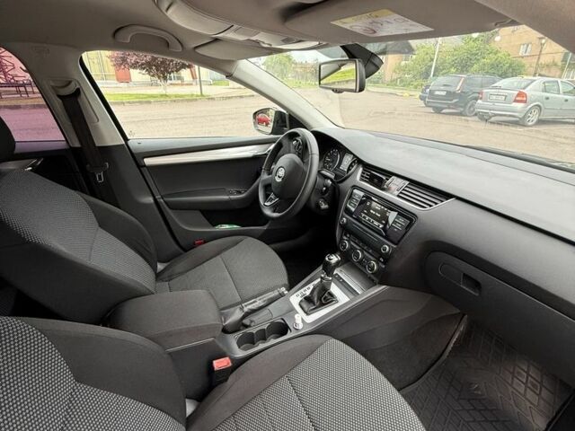 Черный Шкода Октавия, объемом двигателя 2 л и пробегом 272 тыс. км за 10000 $, фото 16 на Automoto.ua