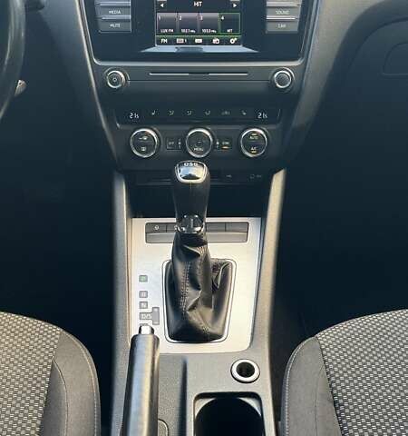 Черный Шкода Октавия, объемом двигателя 1.4 л и пробегом 319 тыс. км за 10700 $, фото 12 на Automoto.ua