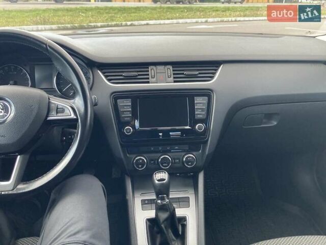 Черный Шкода Октавия, объемом двигателя 2 л и пробегом 294 тыс. км за 11800 $, фото 10 на Automoto.ua