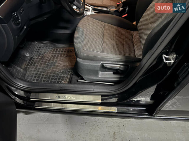 Черный Шкода Октавия, объемом двигателя 1.4 л и пробегом 154 тыс. км за 12200 $, фото 12 на Automoto.ua