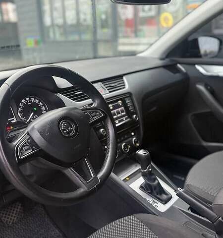 Чорний Шкода Октавія, об'ємом двигуна 1.6 л та пробігом 327 тис. км за 9900 $, фото 6 на Automoto.ua