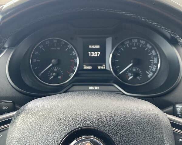 Черный Шкода Октавия, объемом двигателя 2 л и пробегом 294 тыс. км за 11800 $, фото 9 на Automoto.ua