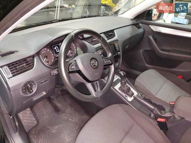 Черный Шкода Октавия, объемом двигателя 1.6 л и пробегом 208 тыс. км за 13500 $, фото 2 на Automoto.ua