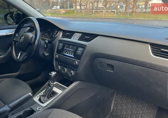 Черный Шкода Октавия, объемом двигателя 1.4 л и пробегом 319 тыс. км за 10700 $, фото 9 на Automoto.ua