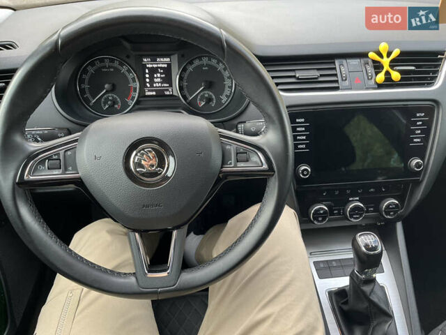 Чорний Шкода Октавія, об'ємом двигуна 1.6 л та пробігом 218 тис. км за 14500 $, фото 9 на Automoto.ua