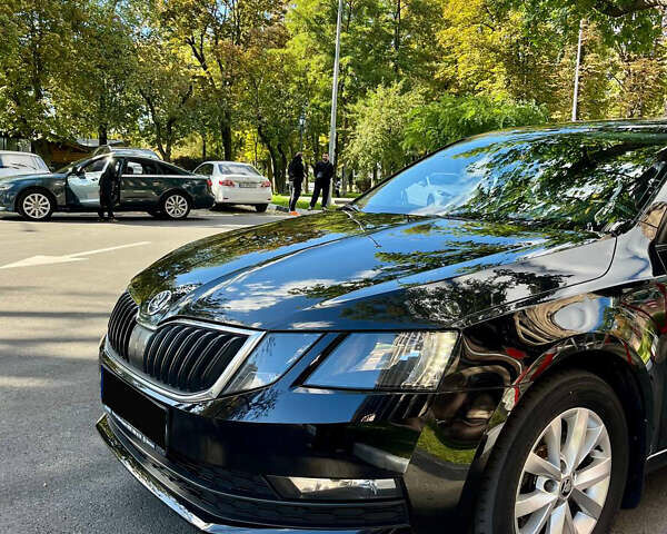 Черный Шкода Октавия, объемом двигателя 1.8 л и пробегом 121 тыс. км за 15000 $, фото 6 на Automoto.ua
