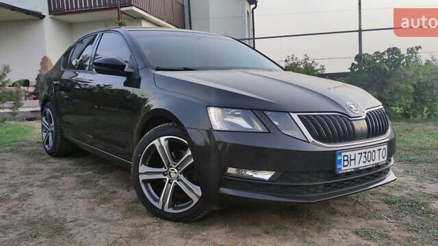 Черный Шкода Октавия, объемом двигателя 1.6 л и пробегом 235 тыс. км за 13500 $, фото 1 на Automoto.ua