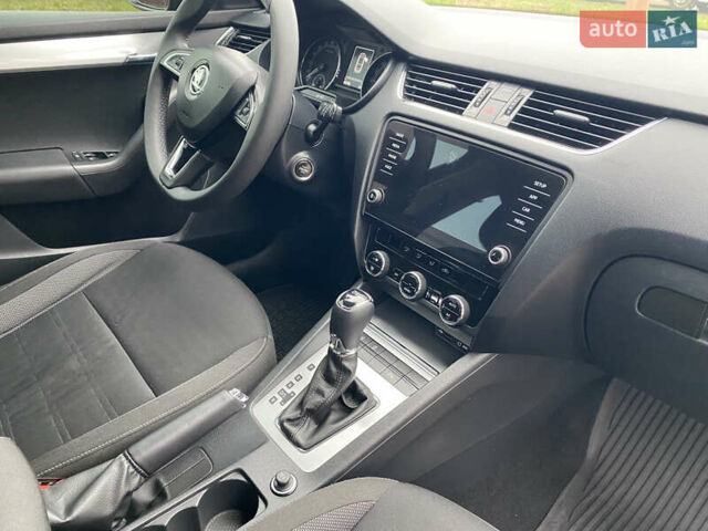 Черный Шкода Октавия, объемом двигателя 1.6 л и пробегом 269 тыс. км за 14200 $, фото 17 на Automoto.ua