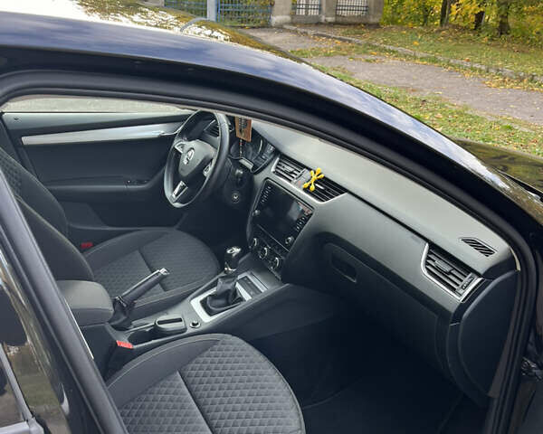 Чорний Шкода Октавія, об'ємом двигуна 1.6 л та пробігом 218 тис. км за 14500 $, фото 3 на Automoto.ua