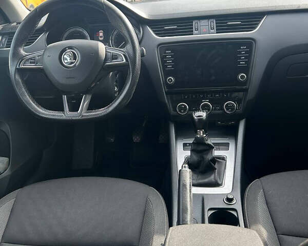 Шкода Октавія 2017 у Сумах на Automoto.ua Чорний Шкода Октавія, об'ємом двигуна 1.4 л та пробігом 124 тис. км за 13000 $, фото 5 на Automoto.ua