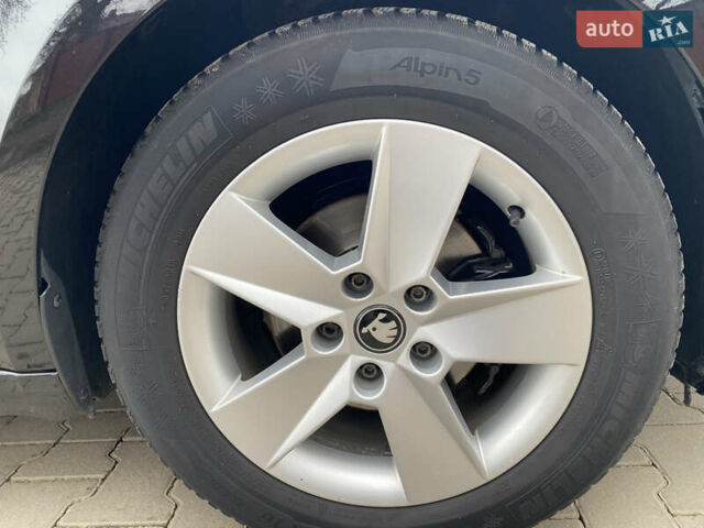 Черный Шкода Октавия, объемом двигателя 1.6 л и пробегом 269 тыс. км за 14200 $, фото 10 на Automoto.ua