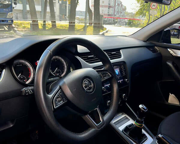 Шкода Октавия 2017 в Харькове на Automoto.ua Черный Шкода Октавия, объемом двигателя 1.8 л и пробегом 122 тыс. км за 15000 $, фото 8 на Automoto.ua