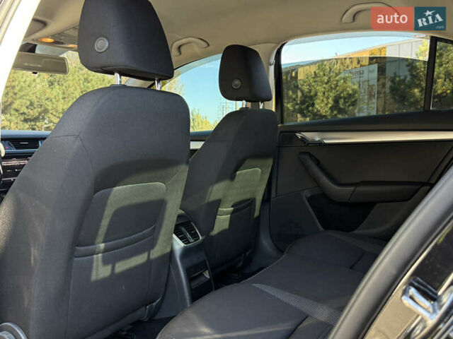 Шкода Октавія 2017 у Одесі на Automoto.ua Чорний Шкода Октавія, об'ємом двигуна 1.8 л та пробігом 260 тис. км за 14700 $, фото 20 на Automoto.ua