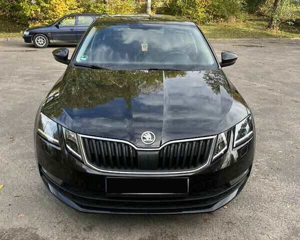 Чорний Шкода Октавія, об'ємом двигуна 1.6 л та пробігом 218 тис. км за 14500 $, фото 1 на Automoto.ua