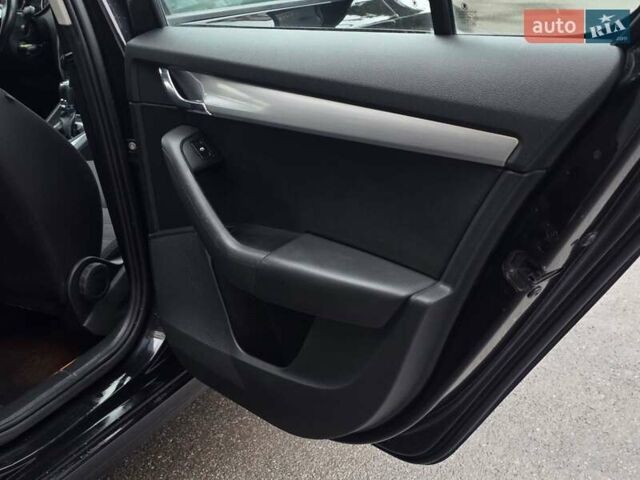 Чорний Шкода Октавія, об'ємом двигуна 2 л та пробігом 228 тис. км за 13999 $, фото 30 на Automoto.ua