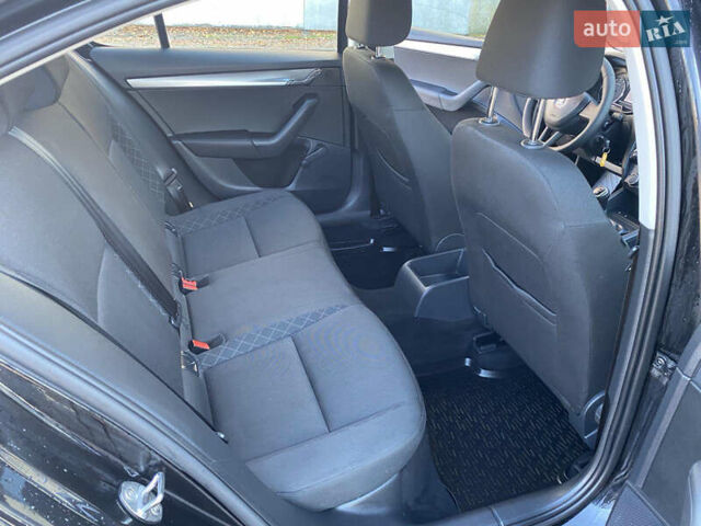 Черный Шкода Октавия, объемом двигателя 1.6 л и пробегом 232 тыс. км за 10700 $, фото 16 на Automoto.ua