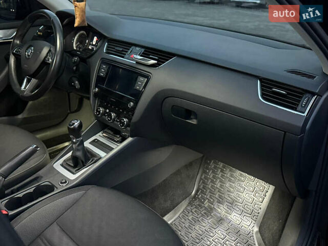 Черный Шкода Октавия, объемом двигателя 1.6 л и пробегом 61 тыс. км за 15900 $, фото 19 на Automoto.ua