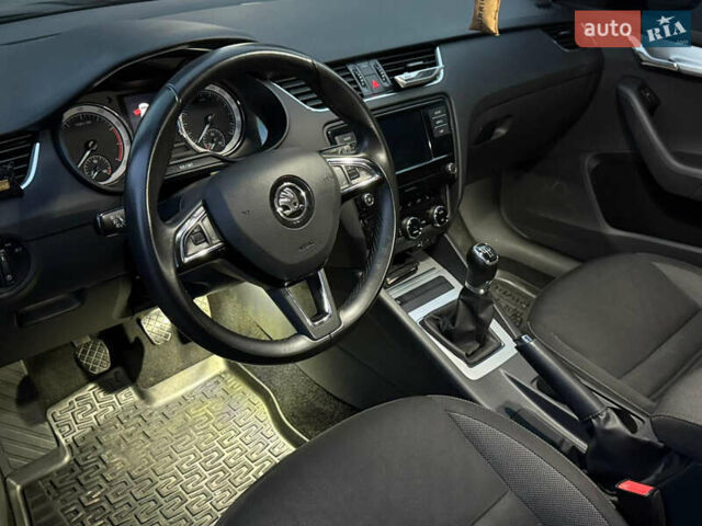 Черный Шкода Октавия, объемом двигателя 1.6 л и пробегом 61 тыс. км за 15900 $, фото 12 на Automoto.ua