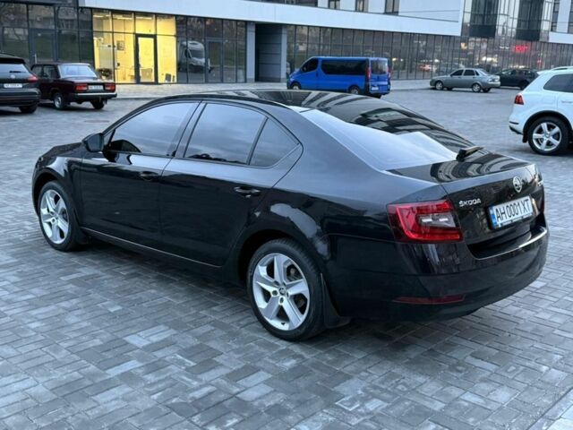 Черный Шкода Октавия, объемом двигателя 1.6 л и пробегом 61 тыс. км за 15900 $, фото 6 на Automoto.ua