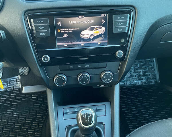 Черный Шкода Октавия, объемом двигателя 1.6 л и пробегом 232 тыс. км за 10700 $, фото 23 на Automoto.ua