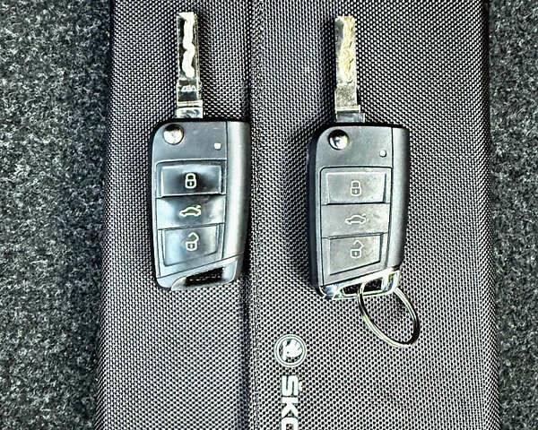 Чорний Шкода Октавія, об'ємом двигуна 2.01 л та пробігом 165 тис. км за 18550 $, фото 76 на Automoto.ua