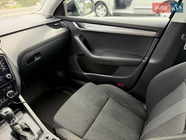Шкода Октавия 2018 в Львове на Automoto.ua Черный Шкода Октавия, объемом двигателя 1.6 л и пробегом 247 тыс. км за 15900 $, фото 12 на Automoto.ua