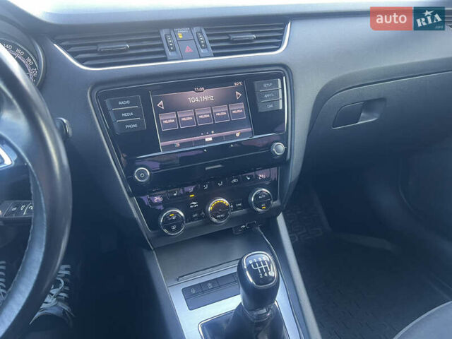 Чорний Шкода Октавія, об'ємом двигуна 1.4 л та пробігом 357 тис. км за 10500 $, фото 8 на Automoto.ua