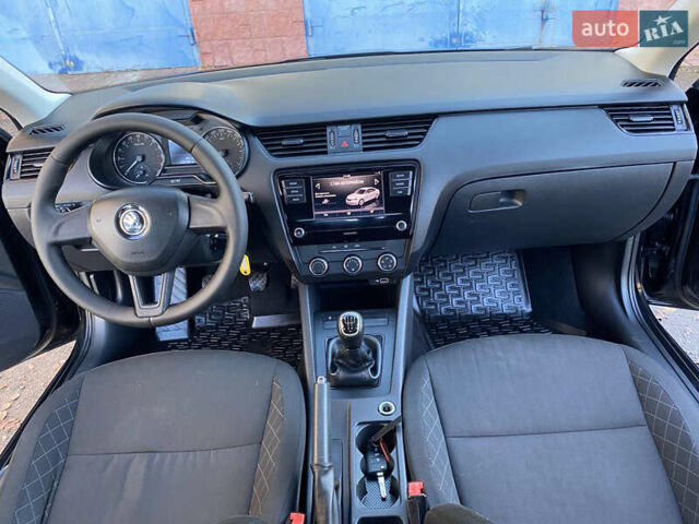 Черный Шкода Октавия, объемом двигателя 1.6 л и пробегом 232 тыс. км за 10700 $, фото 15 на Automoto.ua