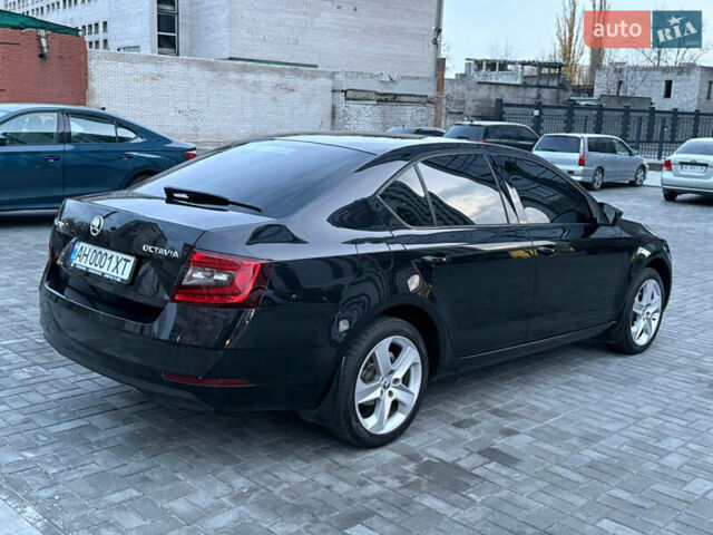 Черный Шкода Октавия, объемом двигателя 1.6 л и пробегом 61 тыс. км за 15900 $, фото 4 на Automoto.ua