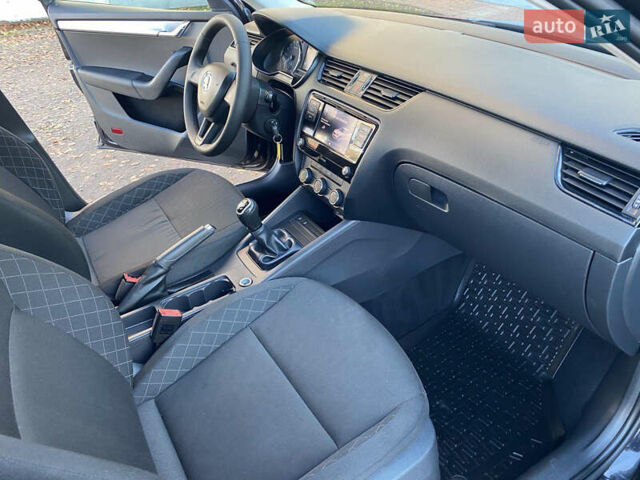 Черный Шкода Октавия, объемом двигателя 1.6 л и пробегом 232 тыс. км за 10700 $, фото 14 на Automoto.ua