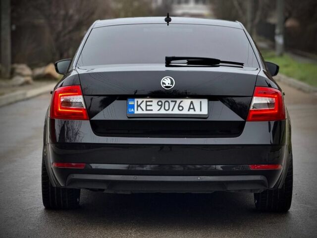 Черный Шкода Октавия, объемом двигателя 1.6 л и пробегом 250 тыс. км за 13999 $, фото 4 на Automoto.ua