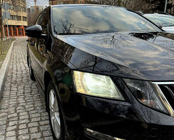 Черный Шкода Октавия, объемом двигателя 1.4 л и пробегом 140 тыс. км за 15500 $, фото 1 на Automoto.ua