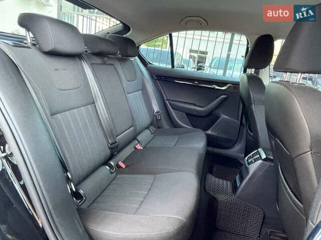 Чорний Шкода Октавія, об'ємом двигуна 2 л та пробігом 208 тис. км за 17999 $, фото 12 на Automoto.ua