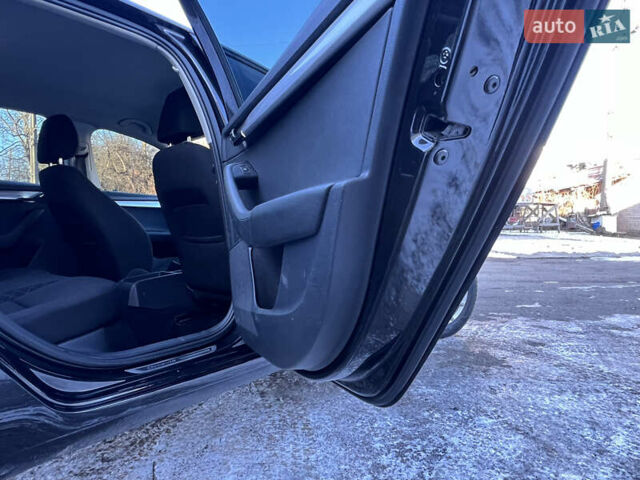 Черный Шкода Октавия, объемом двигателя 1.6 л и пробегом 220 тыс. км за 11650 $, фото 37 на Automoto.ua