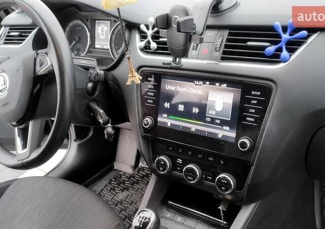 Чорний Шкода Октавія, об'ємом двигуна 1.6 л та пробігом 178 тис. км за 14300 $, фото 9 на Automoto.ua