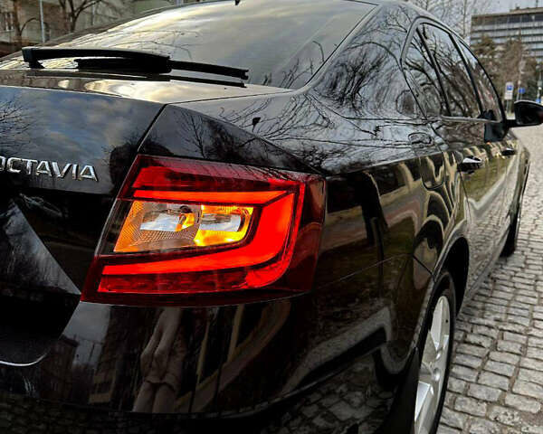 Черный Шкода Октавия, объемом двигателя 1.4 л и пробегом 140 тыс. км за 15500 $, фото 6 на Automoto.ua