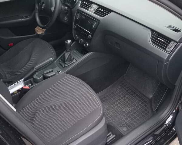 Черный Шкода Октавия, объемом двигателя 1.6 л и пробегом 93 тыс. км за 16000 $, фото 2 на Automoto.ua