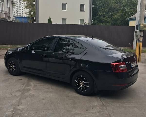 Черный Шкода Октавия, объемом двигателя 1.6 л и пробегом 155 тыс. км за 12500 $, фото 3 на Automoto.ua