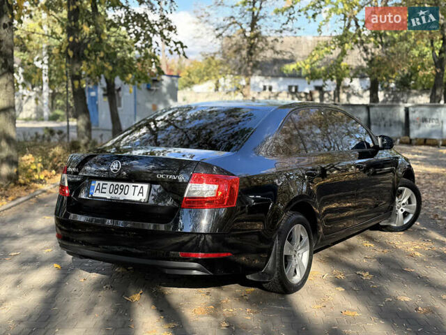 Черный Шкода Октавия, объемом двигателя 1.6 л и пробегом 99 тыс. км за 15700 $, фото 2 на Automoto.ua