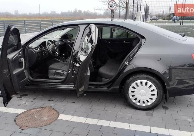 Чорний Шкода Октавія, об'ємом двигуна 1.6 л та пробігом 178 тис. км за 14300 $, фото 3 на Automoto.ua