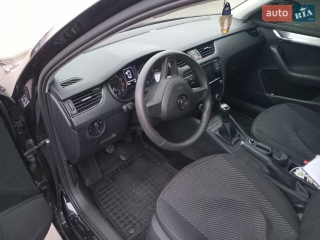 Черный Шкода Октавия, объемом двигателя 1.6 л и пробегом 93 тыс. км за 16000 $, фото 7 на Automoto.ua