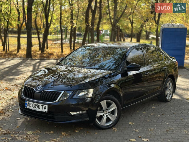 Черный Шкода Октавия, объемом двигателя 1.6 л и пробегом 99 тыс. км за 15700 $, фото 1 на Automoto.ua