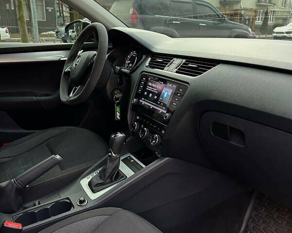 Черный Шкода Октавия, объемом двигателя 1.4 л и пробегом 140 тыс. км за 15500 $, фото 12 на Automoto.ua