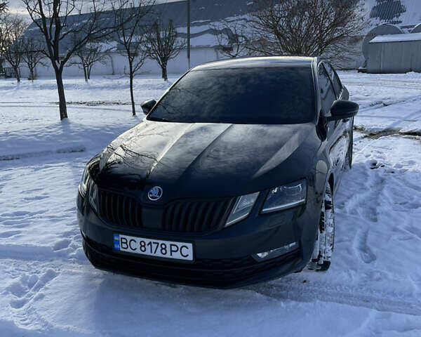Черный Шкода Октавия, объемом двигателя 1.6 л и пробегом 221 тыс. км за 15200 $, фото 1 на Automoto.ua