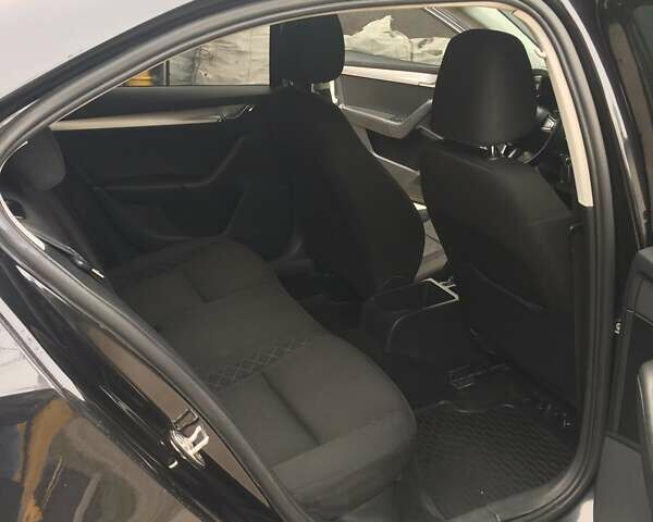 Черный Шкода Октавия, объемом двигателя 1.6 л и пробегом 155 тыс. км за 12500 $, фото 5 на Automoto.ua