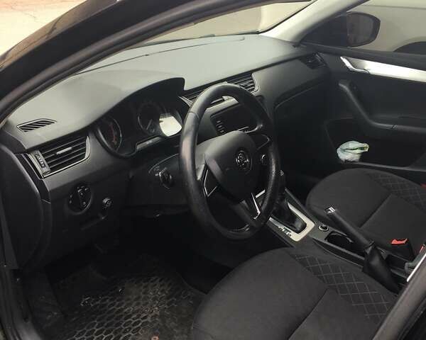 Черный Шкода Октавия, объемом двигателя 1.6 л и пробегом 155 тыс. км за 12500 $, фото 7 на Automoto.ua