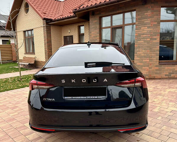 Чорний Шкода Октавія, об'ємом двигуна 1.4 л та пробігом 1 тис. км за 32500 $, фото 4 на Automoto.ua