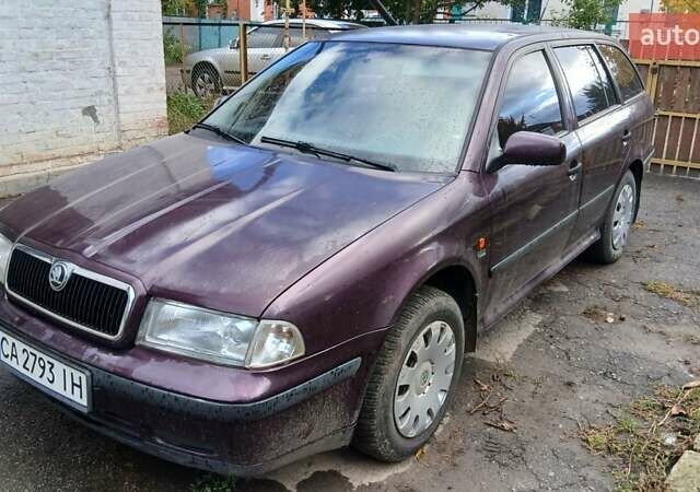 Фиолетовый Шкода Октавия, объемом двигателя 1.6 л и пробегом 210 тыс. км за 3600 $, фото 2 на Automoto.ua