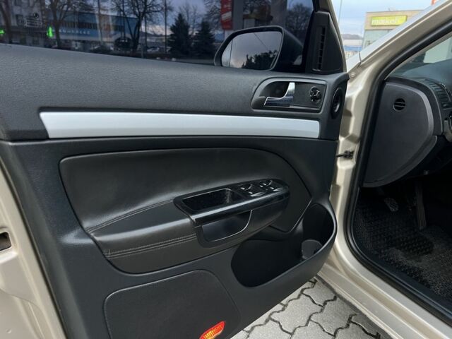 Коричневый Шкода Октавия, объемом двигателя 1.9 л и пробегом 330 тыс. км за 4100 $, фото 7 на Automoto.ua