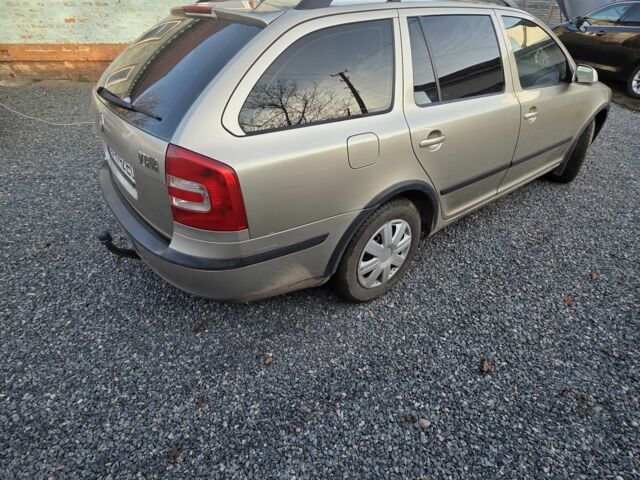 Коричневый Шкода Октавия, объемом двигателя 1.6 л и пробегом 220 тыс. км за 4400 $, фото 2 на Automoto.ua